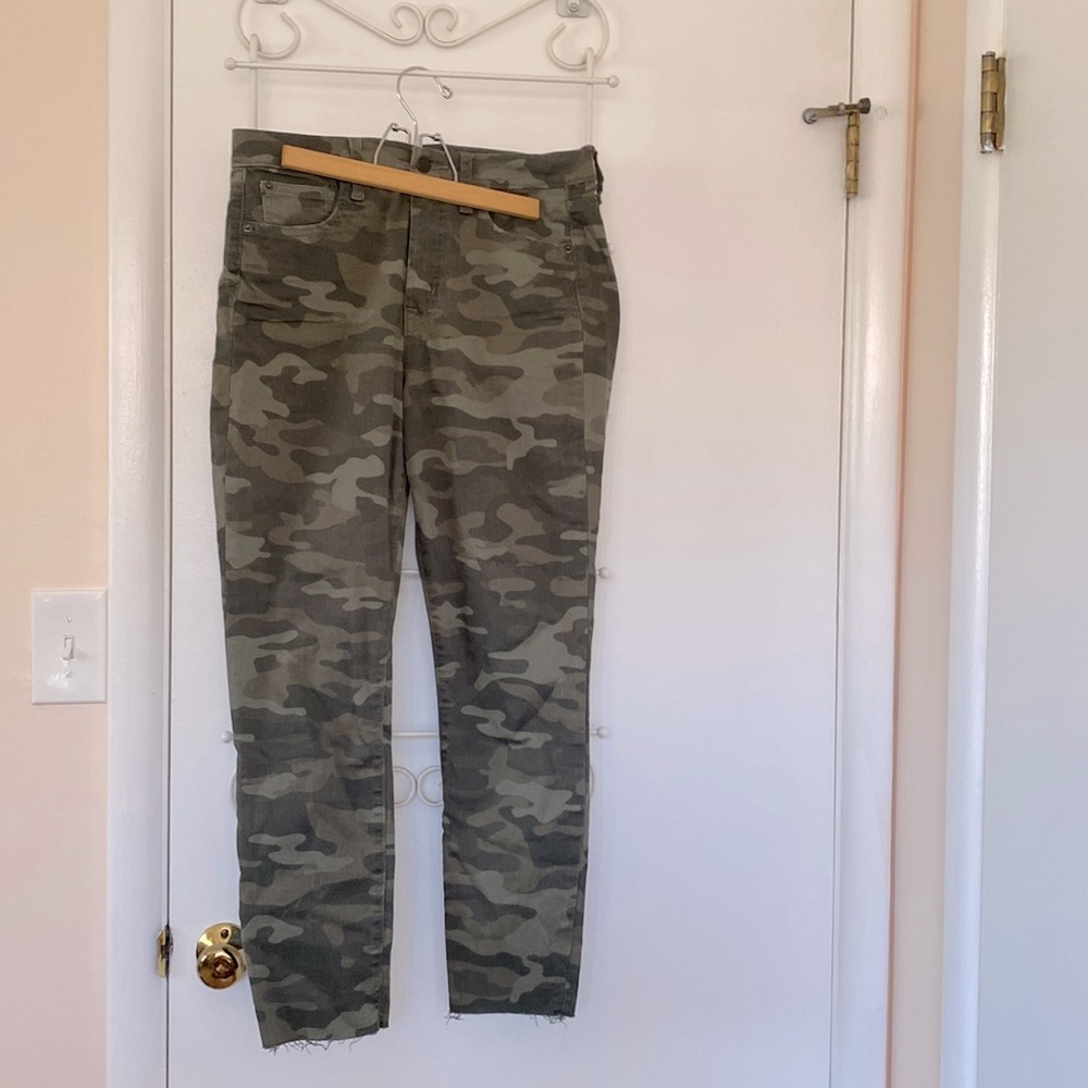 GAP camo straight skinny jeans size 30